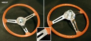 Steering wheel, Hellebore, as original.  A magnificent 2003 manufacture.  Vintage technique mahogany wood.  Style with a dished face, largish slots in spokes to accent the horn spokes that come through.  Fits all models Alfa 1750. - N0237X